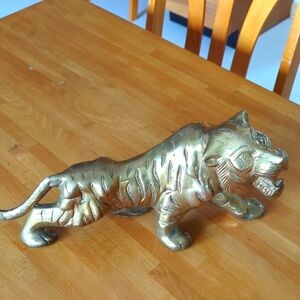 Vintage solid Brass tiger Sculpture/Figurine/Statue